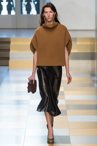 Look 14